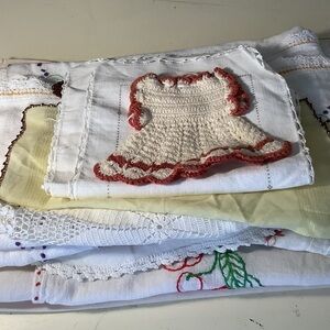 Vintage Bundle Lot Various Linens Group of 19 Estate Pieces